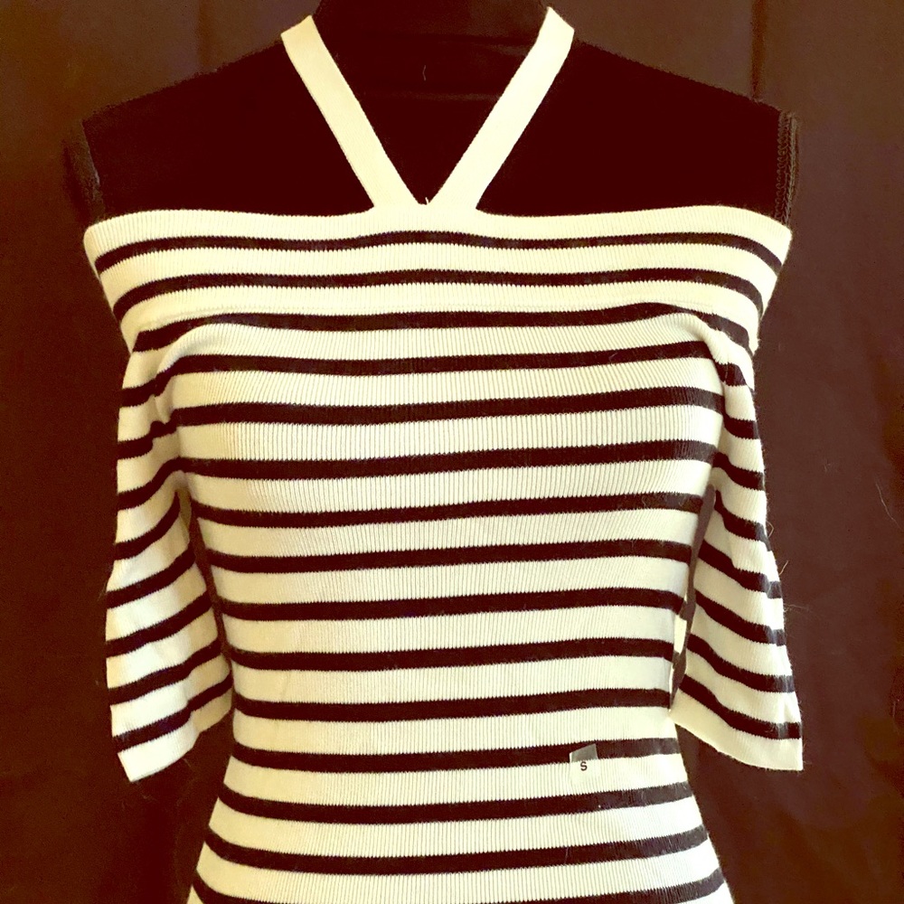 Cute black/white sweater